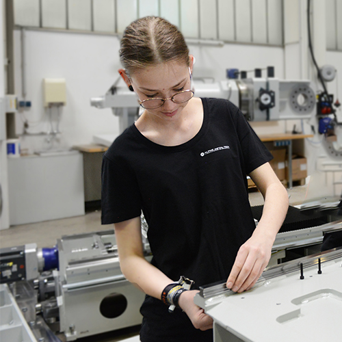 Mechatroniklehre bei Alpine Metal Tech