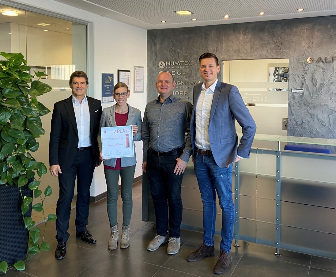 [Translate to Englisch:] Verleihung Innovationspreis an Alpine Metal Tech