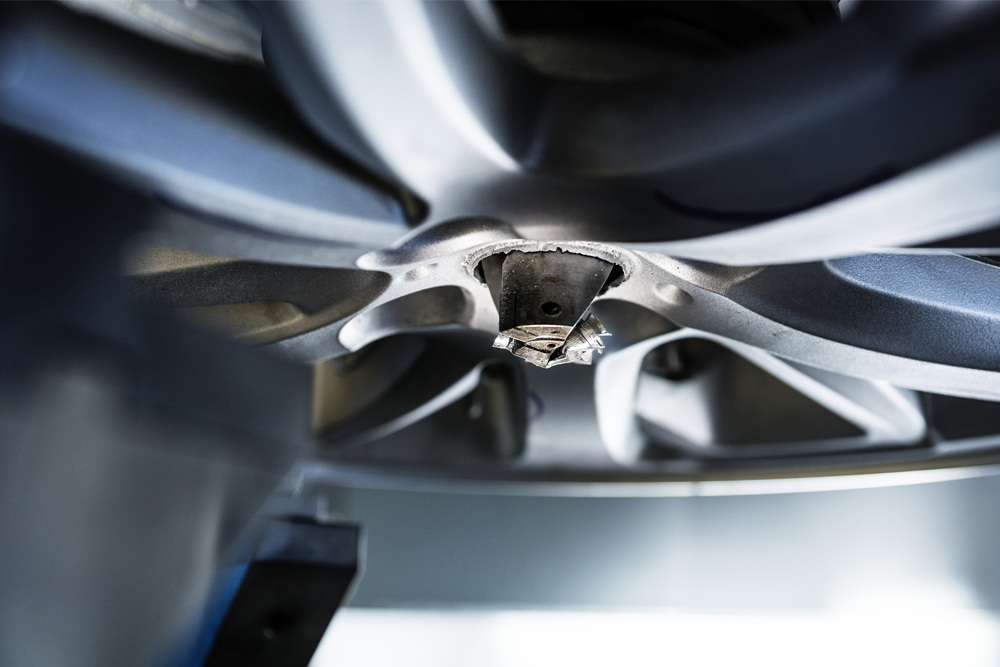 ABV300 - Inline-Angusszapfen-Bohrmaschine | Alpine Metal Tech | Automotive | NUMTEC