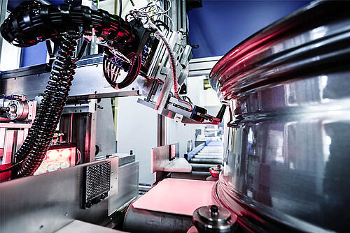 DHS - Sealing plug handling system | Alpine Metal Tech | Automotive | MAKRA