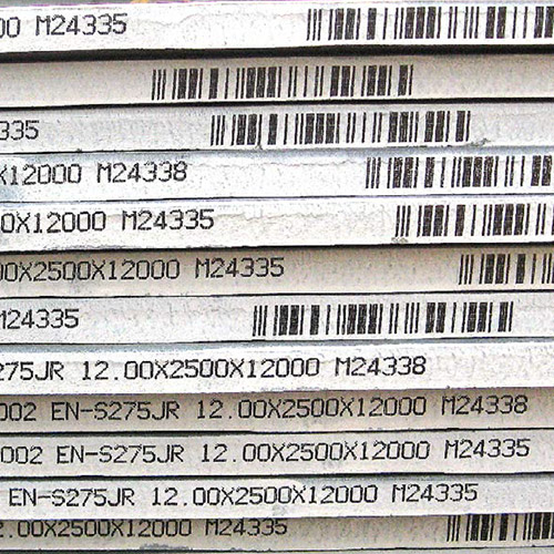 Markierte Blechkanten gestaplet