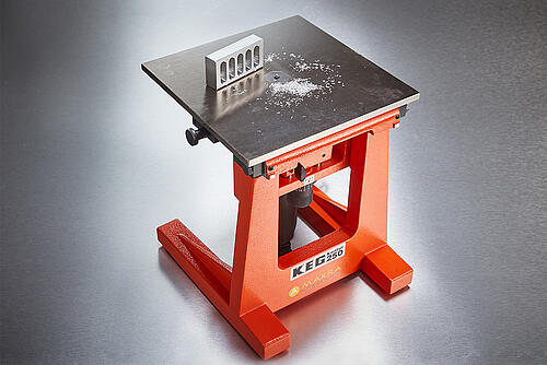 KEG 250 | Alpine Metal Tech | Automotive | MAKRA | Kanten-Entgrat-Geräte KEG 250 | Alpine Metal Tech | Automotive | MAKRA | Kanten-Entgrat-Geräte