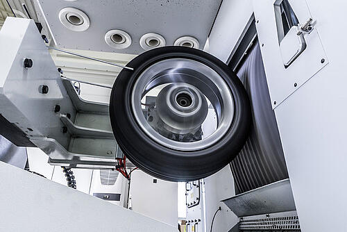 MAKRA AZN Multiaxiale Räderprüfung Alpine Metal Tech