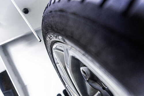 MAKRA AZN Multiaxiale Räderprüfung Alpine Metal Tech