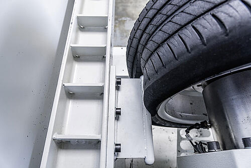 MAKRA AZN Multi-axial wheel test Alpine Metal Tech MAKRA AZN Multiaxiale Räderprüfung Alpine Metal Tech