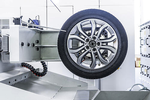 MAKRA AZN Multi-axial wheel test Alpine Metal Tech MAKRA AZN Multiaxiale Räderprüfung Alpine Metal Tech