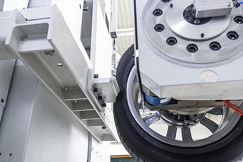 MAKRA AZN Multi-axial wheel test Alpine Metal Tech MAKRA AZN Multiaxiale Räderprüfung Alpine Metal Tech